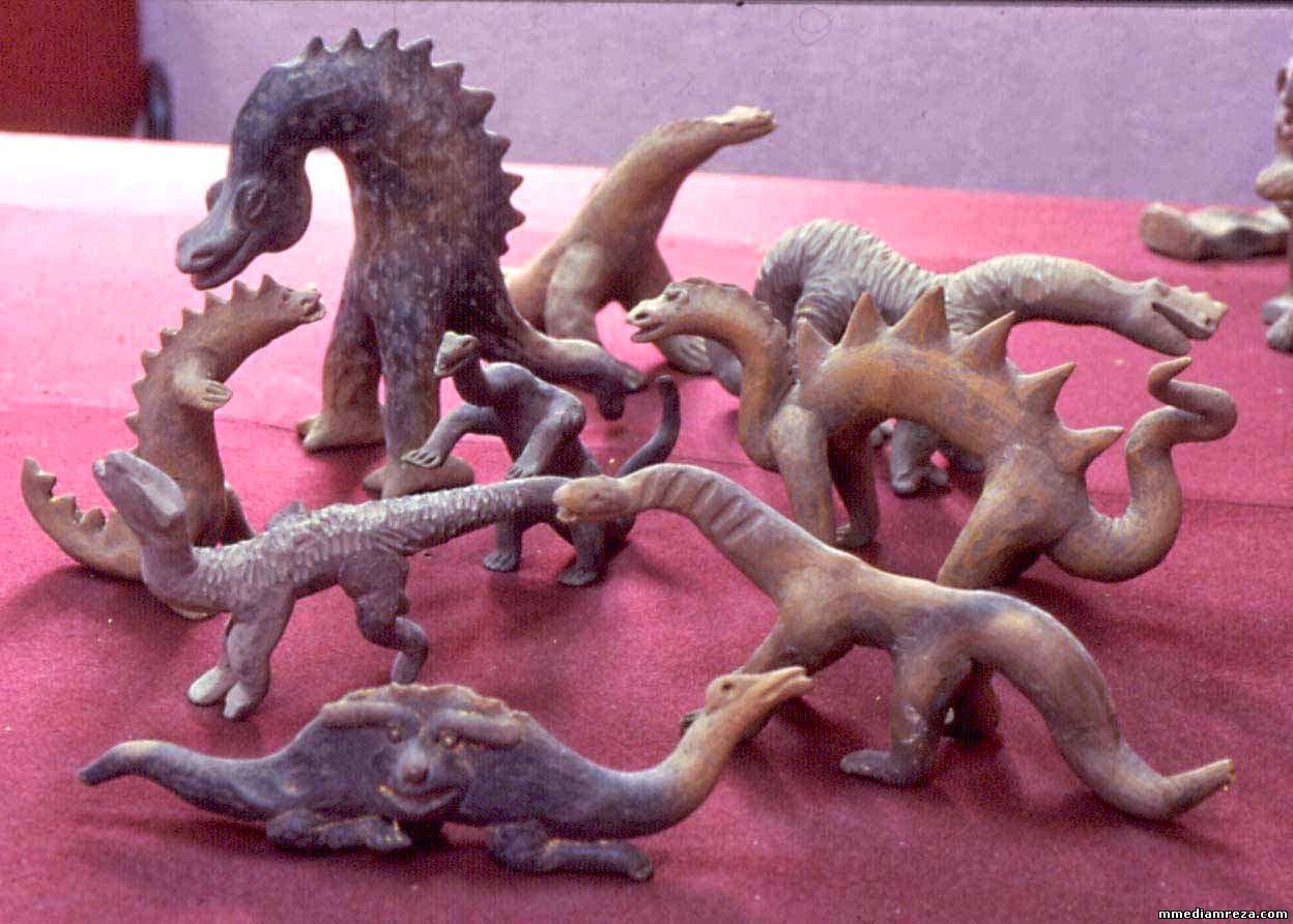 Acambaro figurice ( Mystery of Acambaro,Dinosaur Figurines )