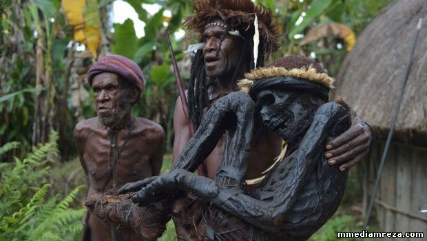 Jeziv običaj plemena sa Nove Gvineje